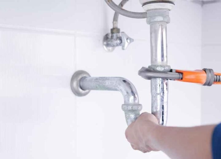 When to Call a Plumber vs DIY: A Practical Guide