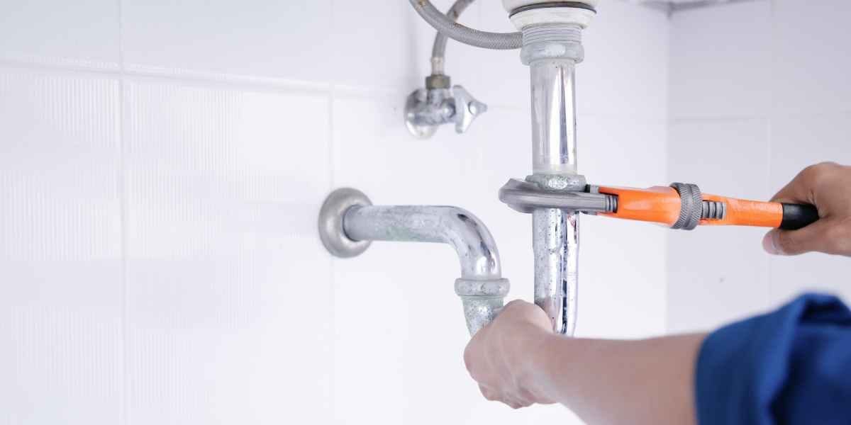 When to Call a Plumber vs DIY: A Practical Guide