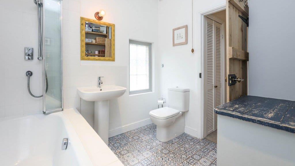 8 Bathroom Renovation Mistakes That Cost People Big Time
